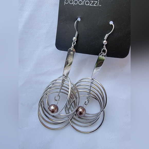 Dangling pearl with movable circles Earrings - Picture 4 of 6
